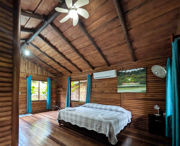 Bungalows and gardens at Pedacito de Cielo Eco Lodge